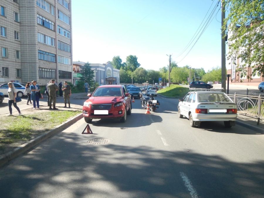 Костромского пешехода кидало по дороге после столкновения с Toyota RAV 4