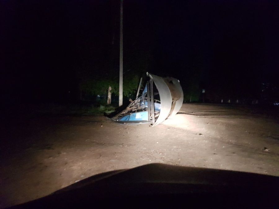 Жуть: ураган превратил в смятую банку остановку под Костромой