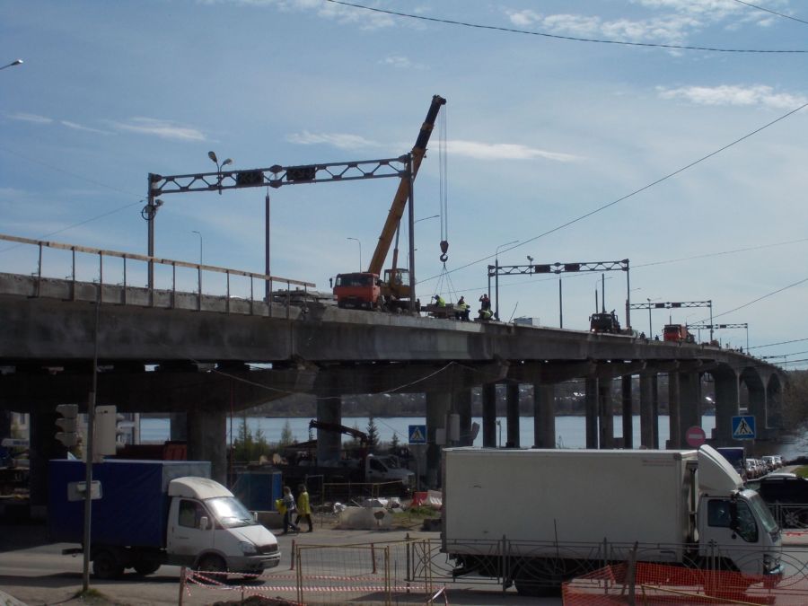 Костромской мост начали асфальтировать