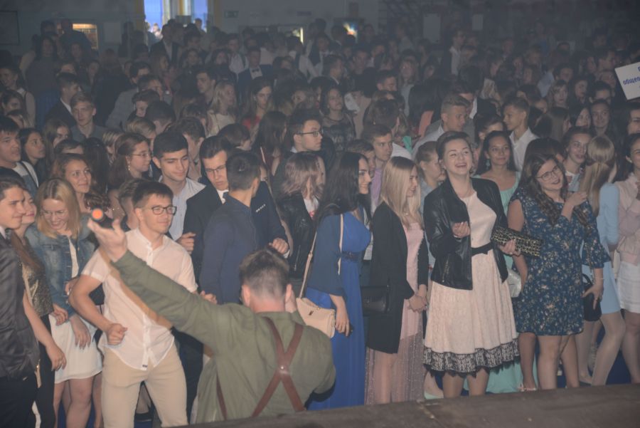 Жаркий лед: на главном  выпускном Костромы школьникам не дали согреться алкоголем