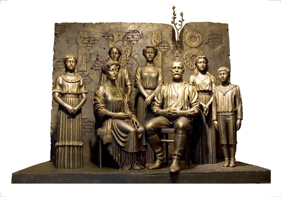 Скульптуры Церетели в Костроме покажут Романовых как живых