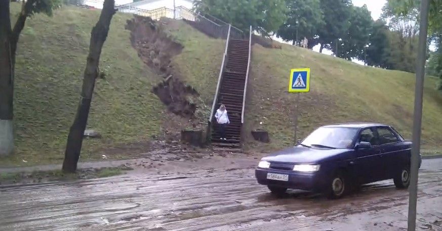 На Муравьевке запретили пользоваться лестницей