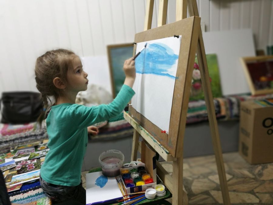 Выставка рисунков 4-летней художницы впервые пройдёт в Костроме