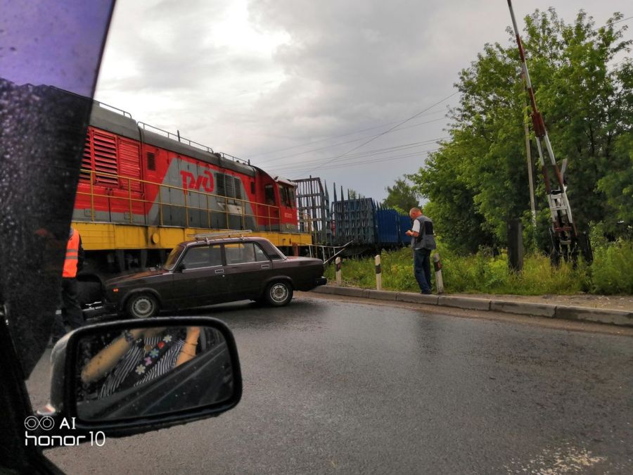 Костромичи протаранили заправку и поезд