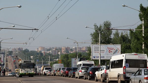 Маленький котик устроил транспортный коллапс на костромском мосту