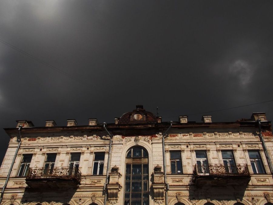 Причиной разрушения исторических зданий Костромы назвали нечистую силу