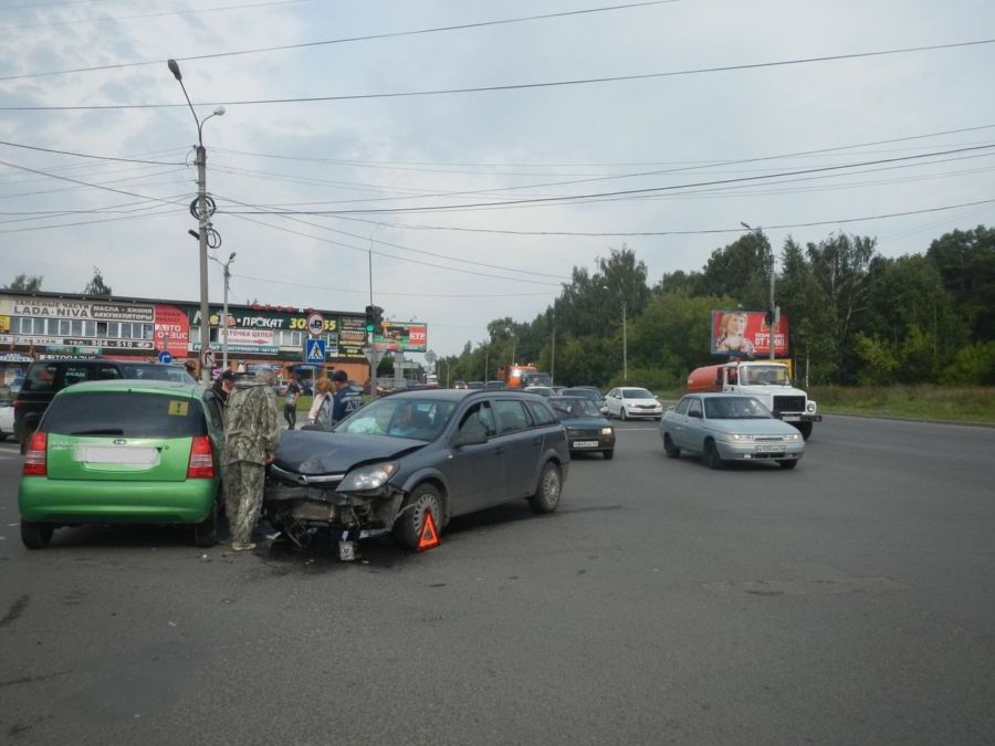 «Немец» и корейское авто не поделили костромскую дорогу