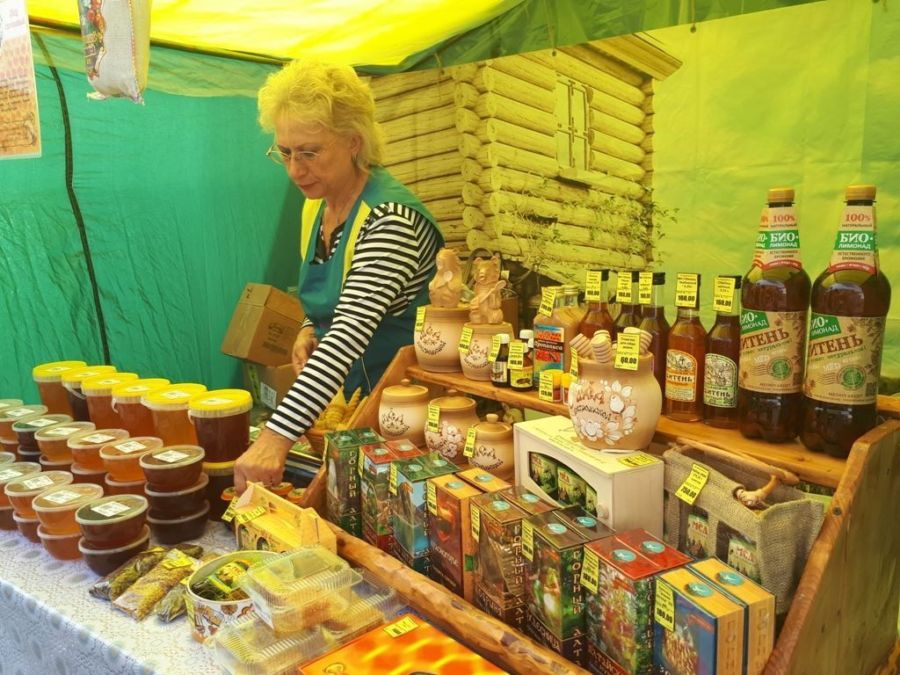 Медом намазано: в Костроме открылась сладенькая ярмарка