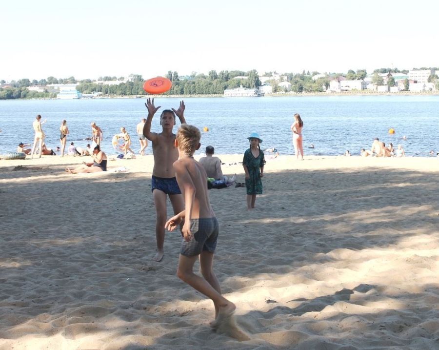Волонтёры будут развлекать детей на пляжах Костромы