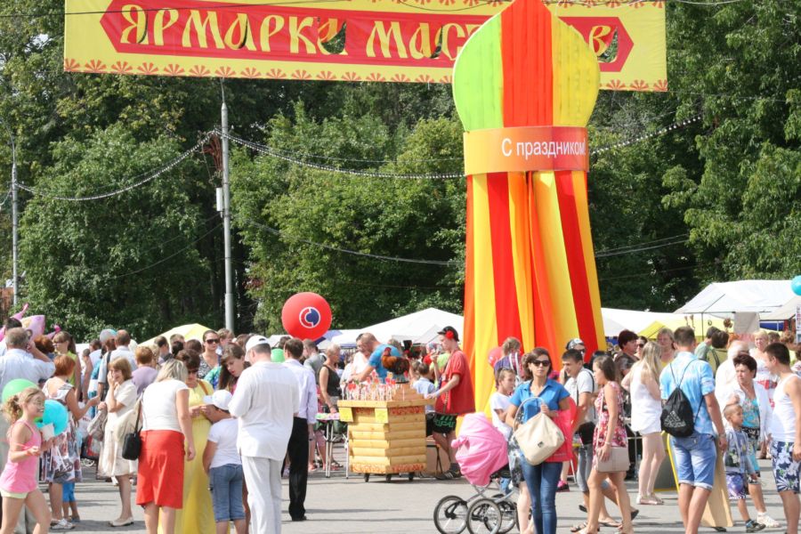 В День города костромичей закормят десертами, молоком и мясом