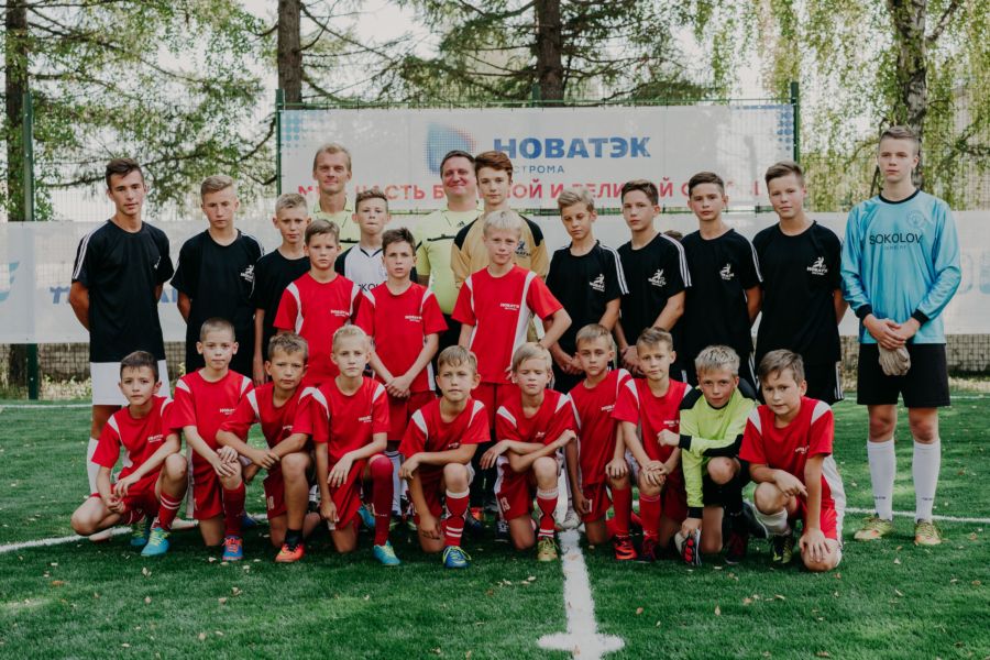 Красносельские мальчишки сделали шаг к большому футболу на новом поле от «НОВАТЭК»