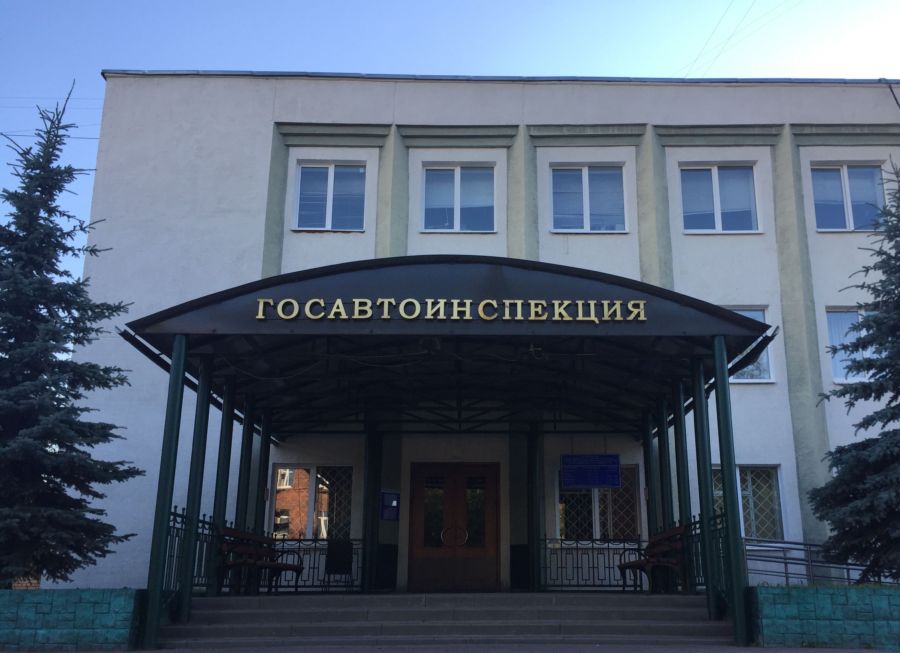 Водитель сбил ребенка в Костроме и уехал: костромичей просят помочь его найти