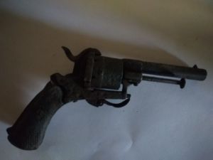 Редкий револьвер 19 века изъяли из Асташовского терема