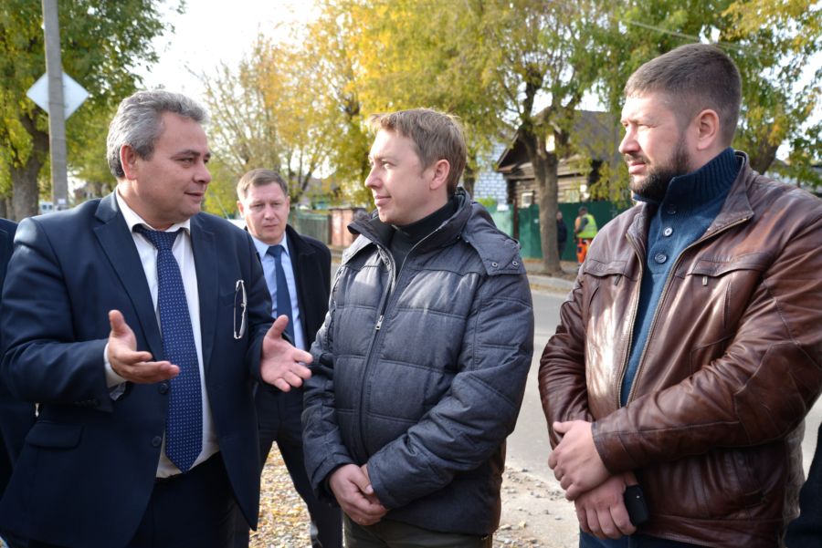 Глава администрации Алексей Смирнов оценил ремонт дорог вместе с костромичами