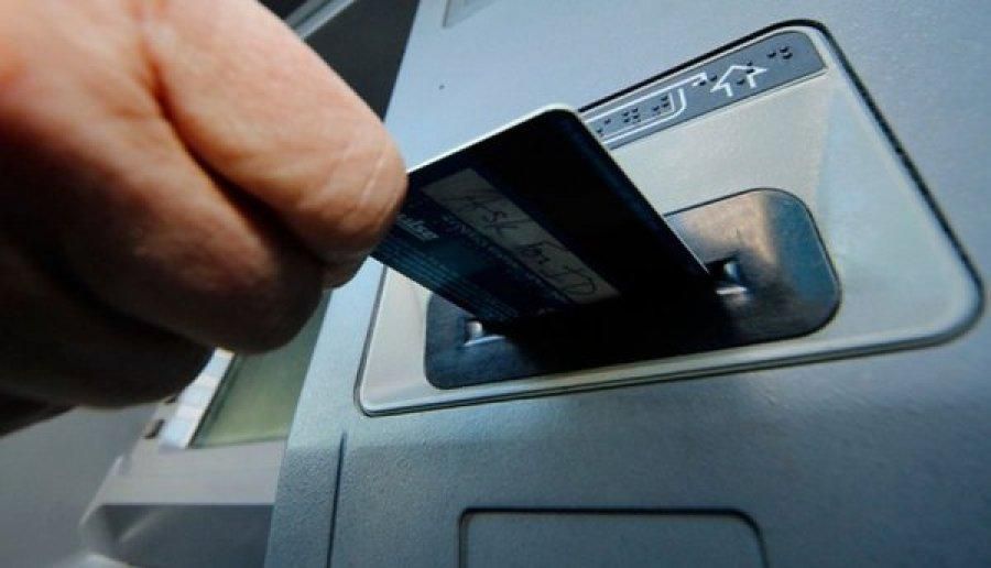 Петербургский пьяница украл карту сердобольной костромички ради сигарет