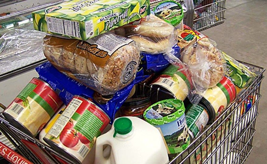 Голодный взял в заложники продавцов продуктового магазина в Костромской области
