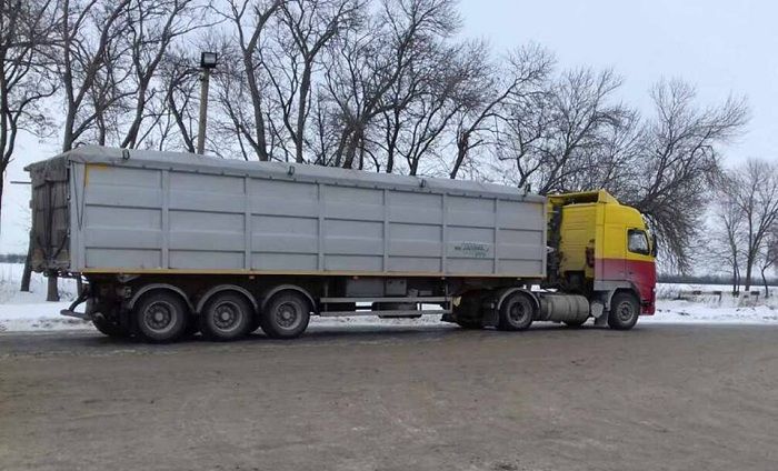 Костромского дальнобойщика лишили фуры из-за скоропортящихся фруктов