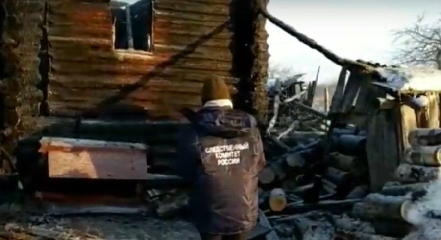 Появилось видео с места пожара, в котором погибли три сестренки