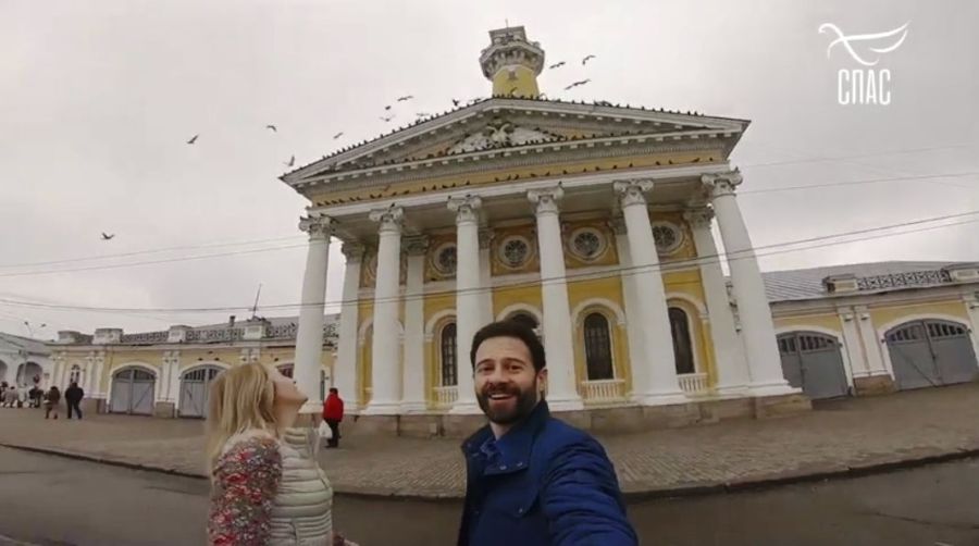 Звезда ТВ Антон Макарский и его супруга скупили весь костромской лен для своей спальни