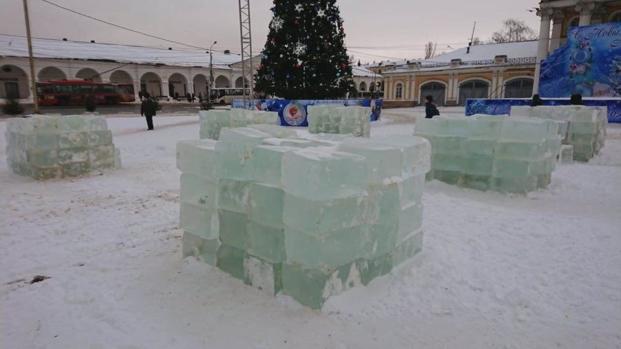 Самый лучший лед в Костроме начали вырубать: все рады