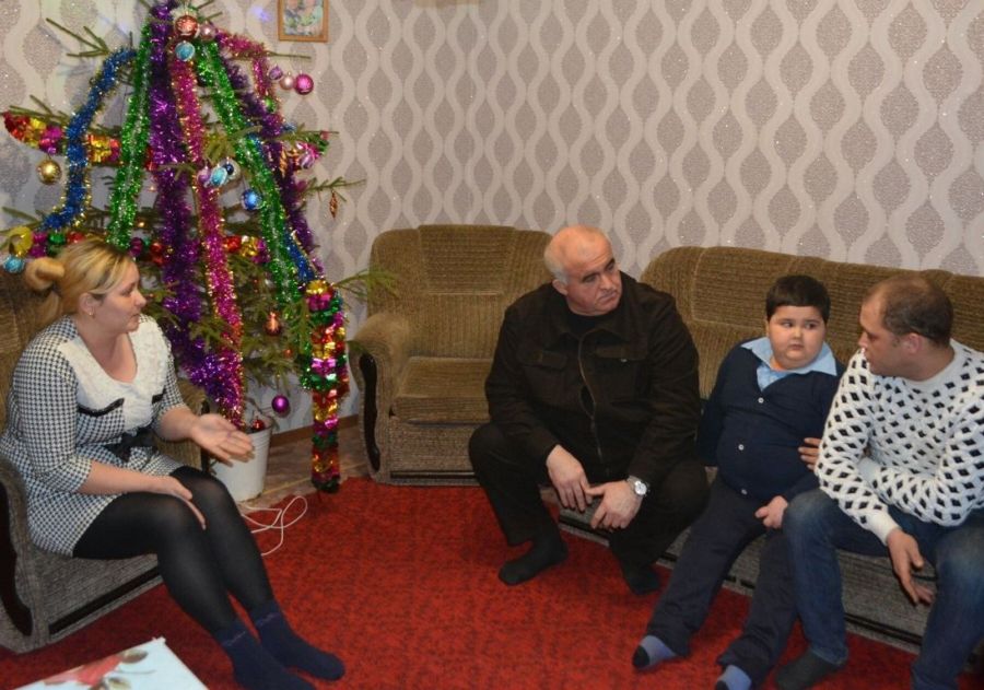 Костромской губернатор  привез ребенку новогодний подарок за 380 километров