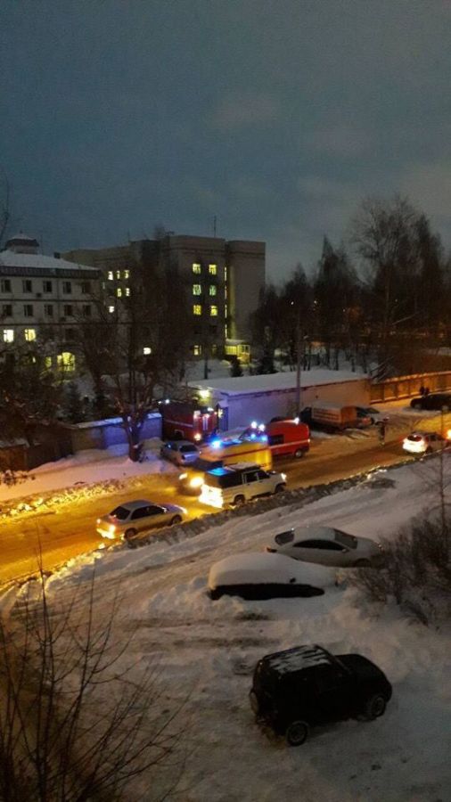 Пожарные машины съехались к кардиоцентру в Костроме