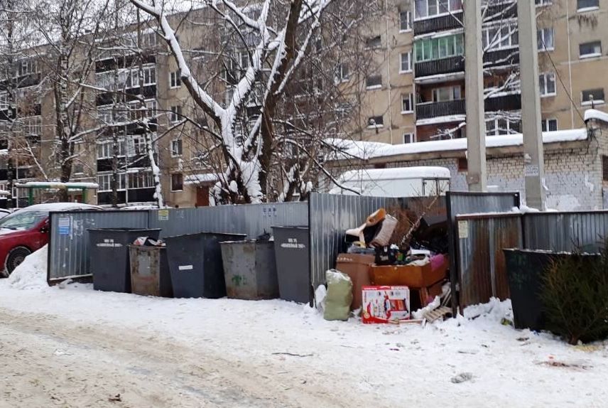 Десятки мусорных площадок в Костроме убираются отвратительно