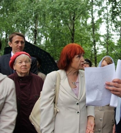 Известный эколог Ямщикова грудью закрыла рощу в Давыдовском от вырубки