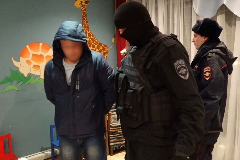 Бриллианты из-за границы в Костроме купили полицейские