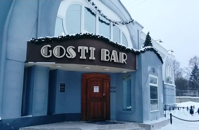 Глубокий пенсионер на Renault сбил молодую пенсионерку возле Gosti Bar в Костроме