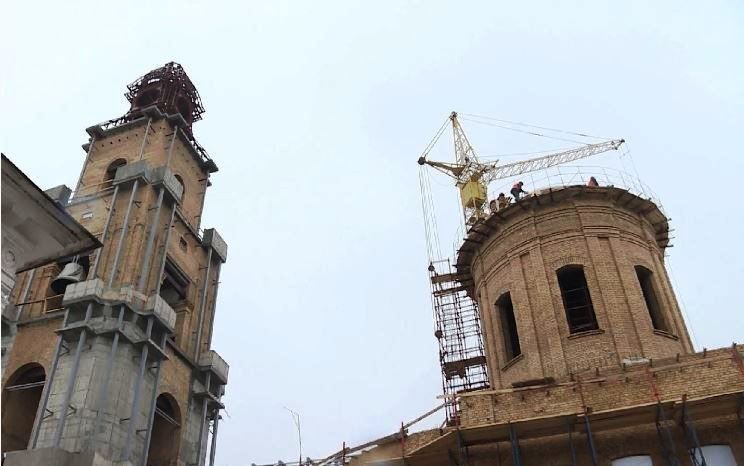 Купол Костромского кремля завтра украсит огромный крест