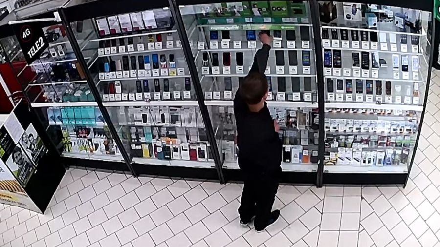 Вор в Костромской области вышел из суда после приговора и пошел воровать дорогие телефоны