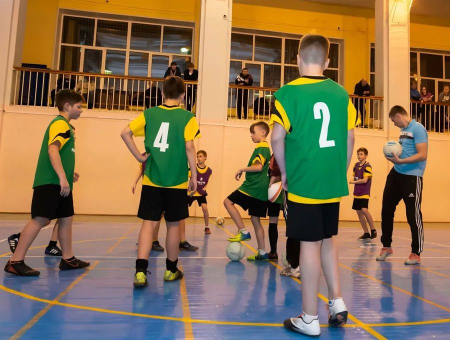 Урок для костромских физруков: компания «НОВАТЭК» устроила мастер-класс по мини-футболу