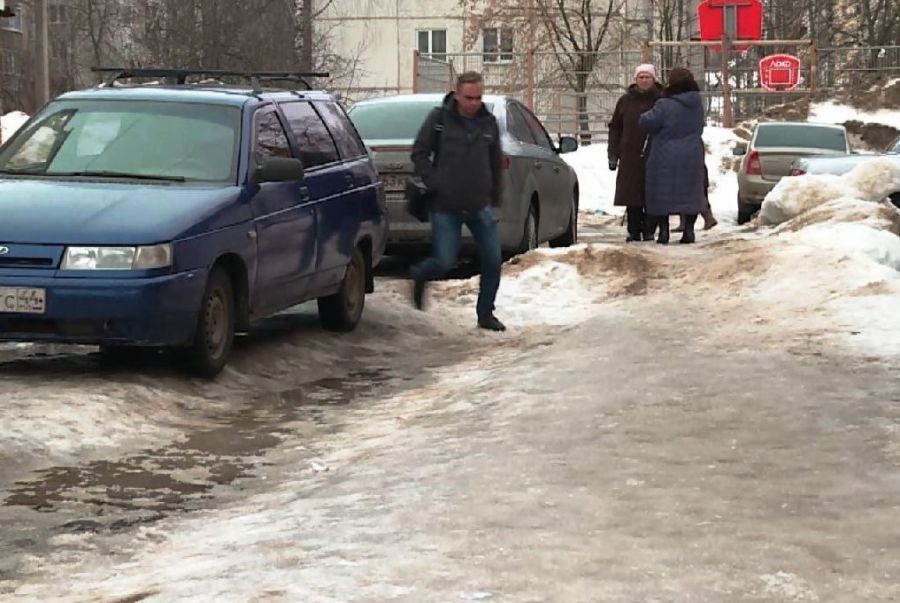 Травматологию атакуют толпы жертв ледяных тротуаров в Костроме