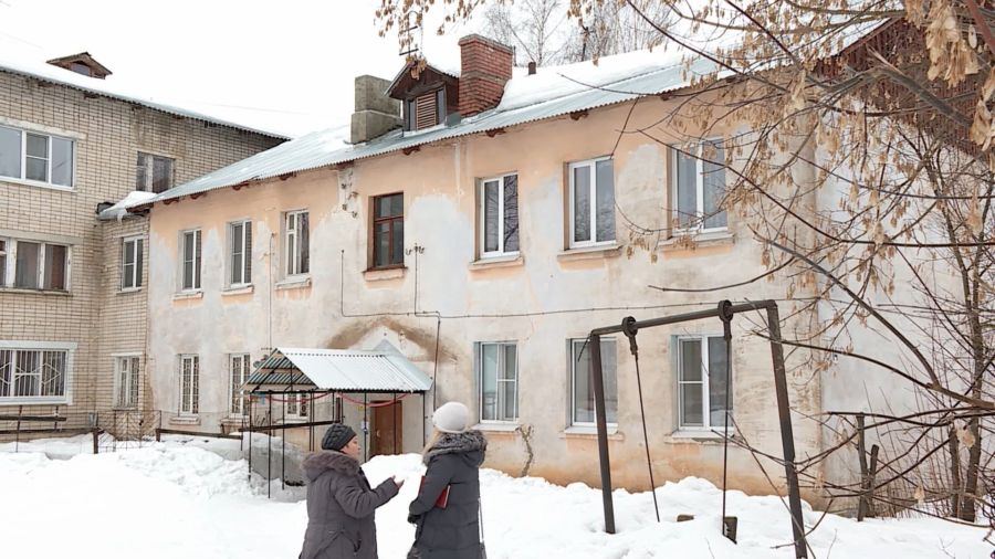 Жители  дома в Костроме остались без воды из-за рухнувшего снега