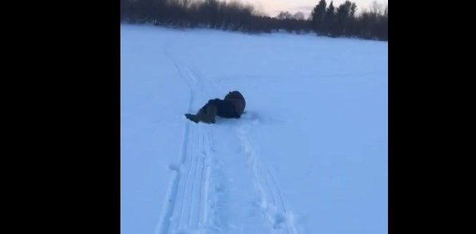 Костромские рыбаки спасли мужчину, заснувшего на льду
