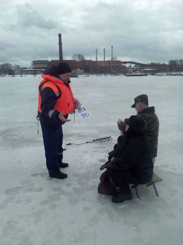 Костромских рыбаков просят не подавать дурной пример детям