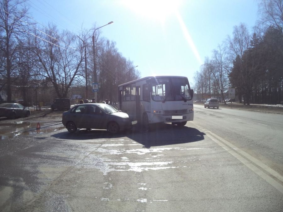 Пассажирка автобуса №99 пострадала во время аварии в Костроме