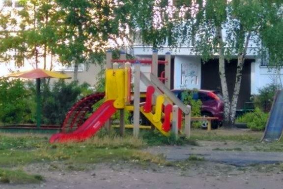 Детские площадки приводят в порядок в Костроме
