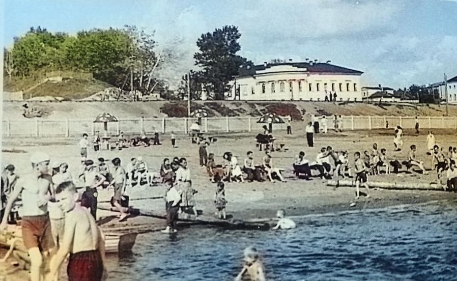 Фотография костромичей в плавках 1950 года показала нищету Костромской области