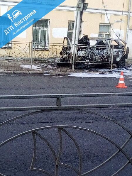 Костромичка: прохожие снимали видео, пока умирает водитель после ДТП