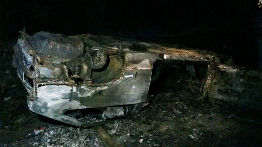 Подростки в Костроме сожгли чужую машину по совету в соцсетях