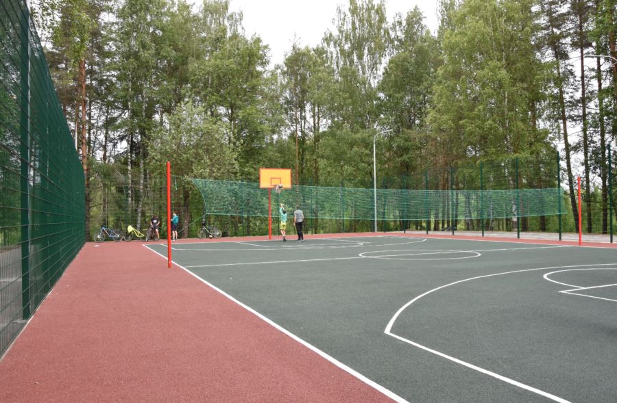 Огромная площадка для футбола, баскетбола и волейбола появилась в Костроме