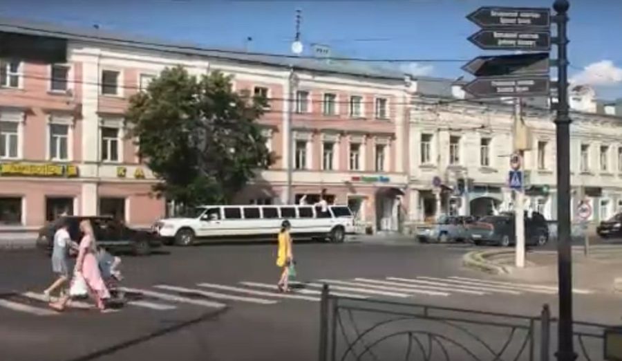 Студенты военной академии в Костроме поразили всю страну роскошным выпускным