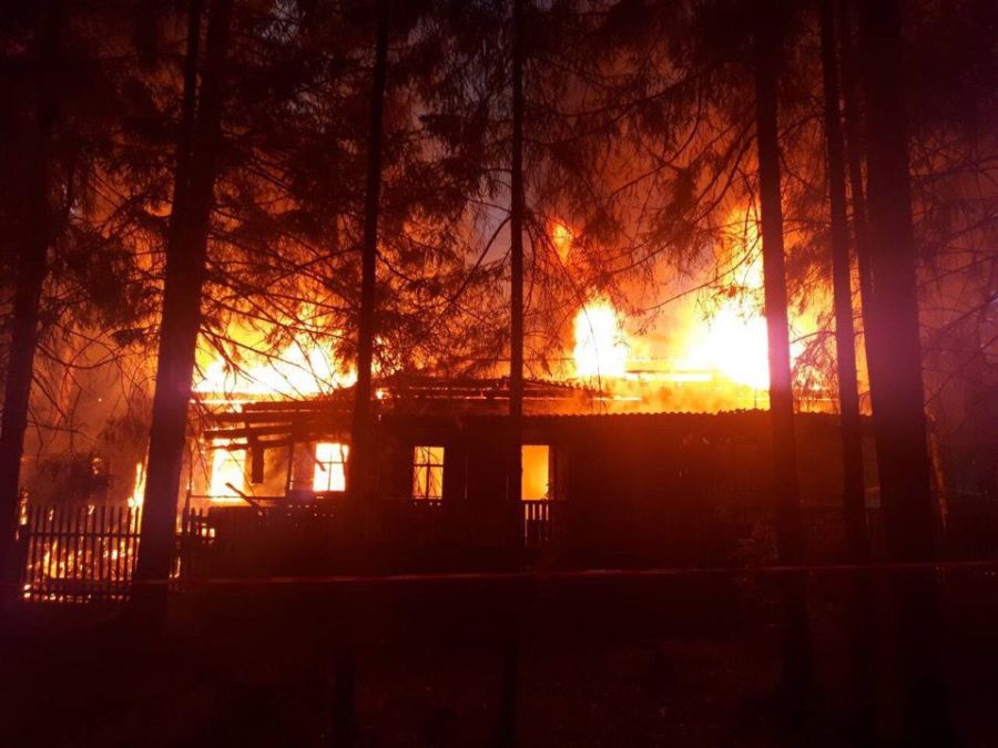 Пожар в частном лагере в Костромской области: детей экстренно эвакуировали