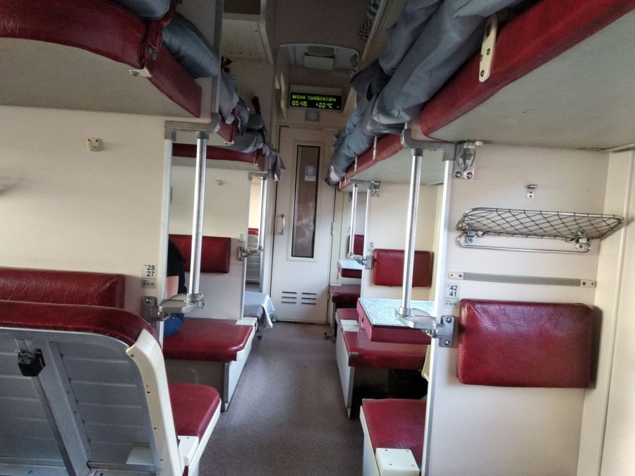 Пассажира с температурой и кашлем сняли с поездов в Костромской области