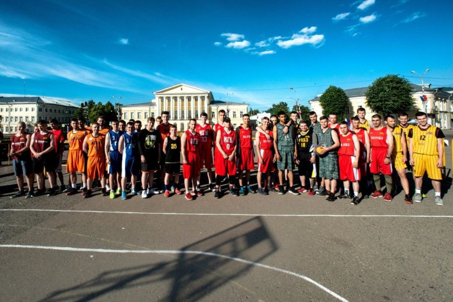 «НОВАТЭК-Кострома» поддержал  всероссийский турнир по уличному баскетболу в центре Костромы