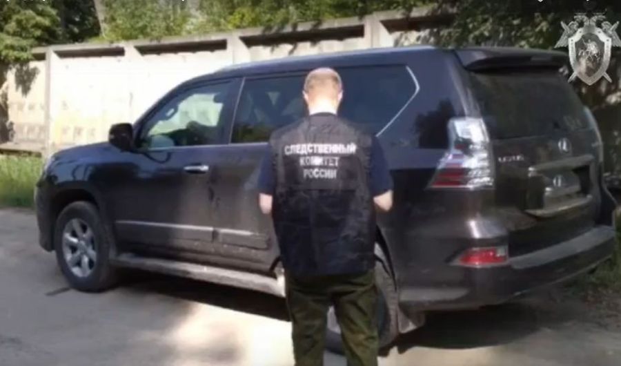 Следственный комитет прокомментировал обстрел автомобиля бизнесмена в Костроме