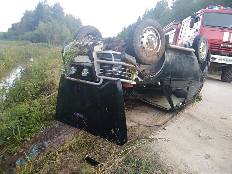 Водитель «Нивы» погиб в аварии в Костромской области