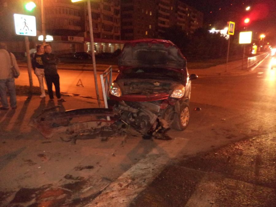 Три иномарки разбились во время аварии в Костроме